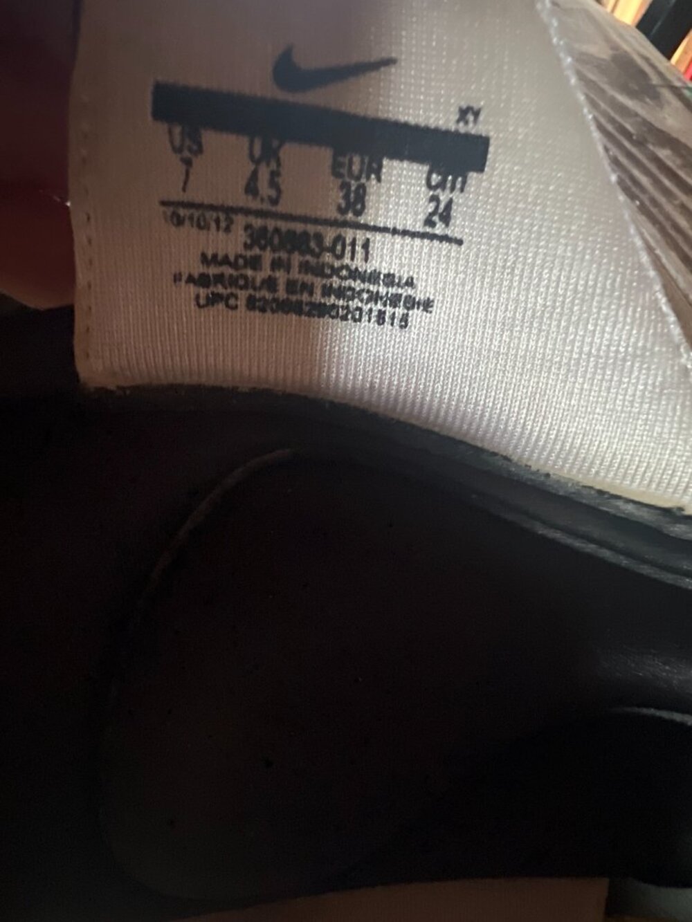 Women's size 7 Nike Slides - Picture 4 of 5